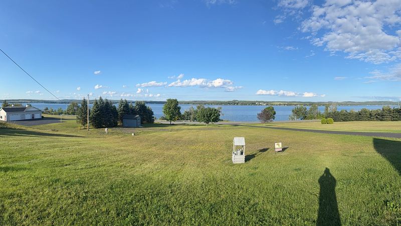 Lake views & yard photo 3