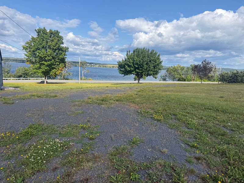 Lake views & yard photo 4